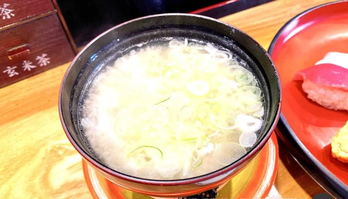 すし食いねぇ小松沖店 味噌汁 - 小松市