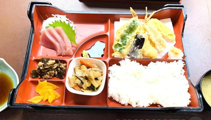 めしや脇田丸 伊津部店 -  弁当 - 奄美市