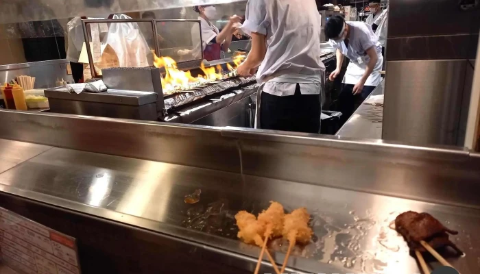 やきとりの名門秋吉 福井駅前店 -  雰囲気 - 福井市