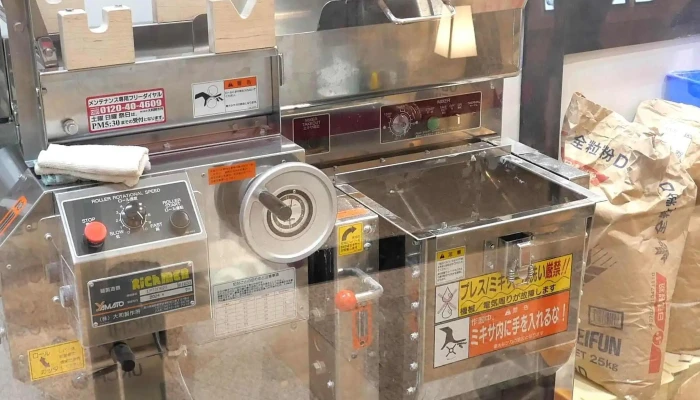 人類みな麺類と日本料理湯木 -  営業中 - 京都市