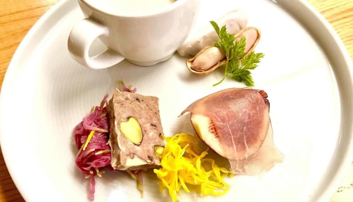 和モダン Bistro Calme -  営業中 - 見附市